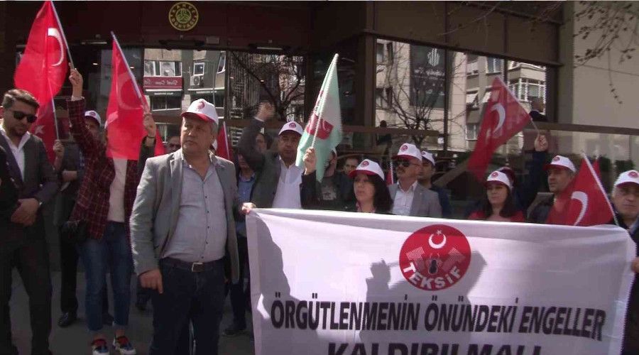 Adidas Genel Müdürlüğü önünde işten çıkartılan çalışanlar için eylem