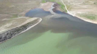 Adıyaman'ın kanalizasyon atığı Atatürk Barajı'nı siyaha bürüdü