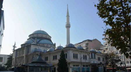 Adliyenin yanındaki camide hırsızlık