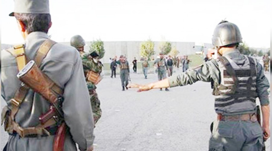 Afganistan'da polis karakoluna saldırı