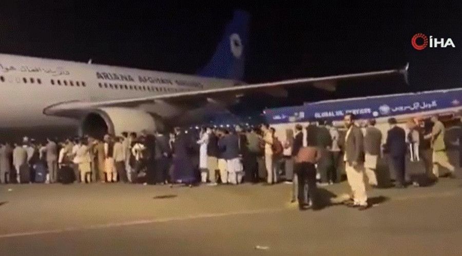 Afganistan'dan kamaya alanlar Kabil havaalannda izdihama neden oldu