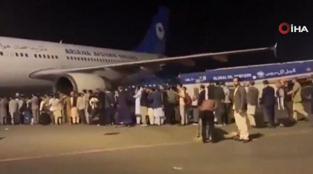 Afganistan'dan kamaya alanlar Kabil havaalannda izdihama neden oldu