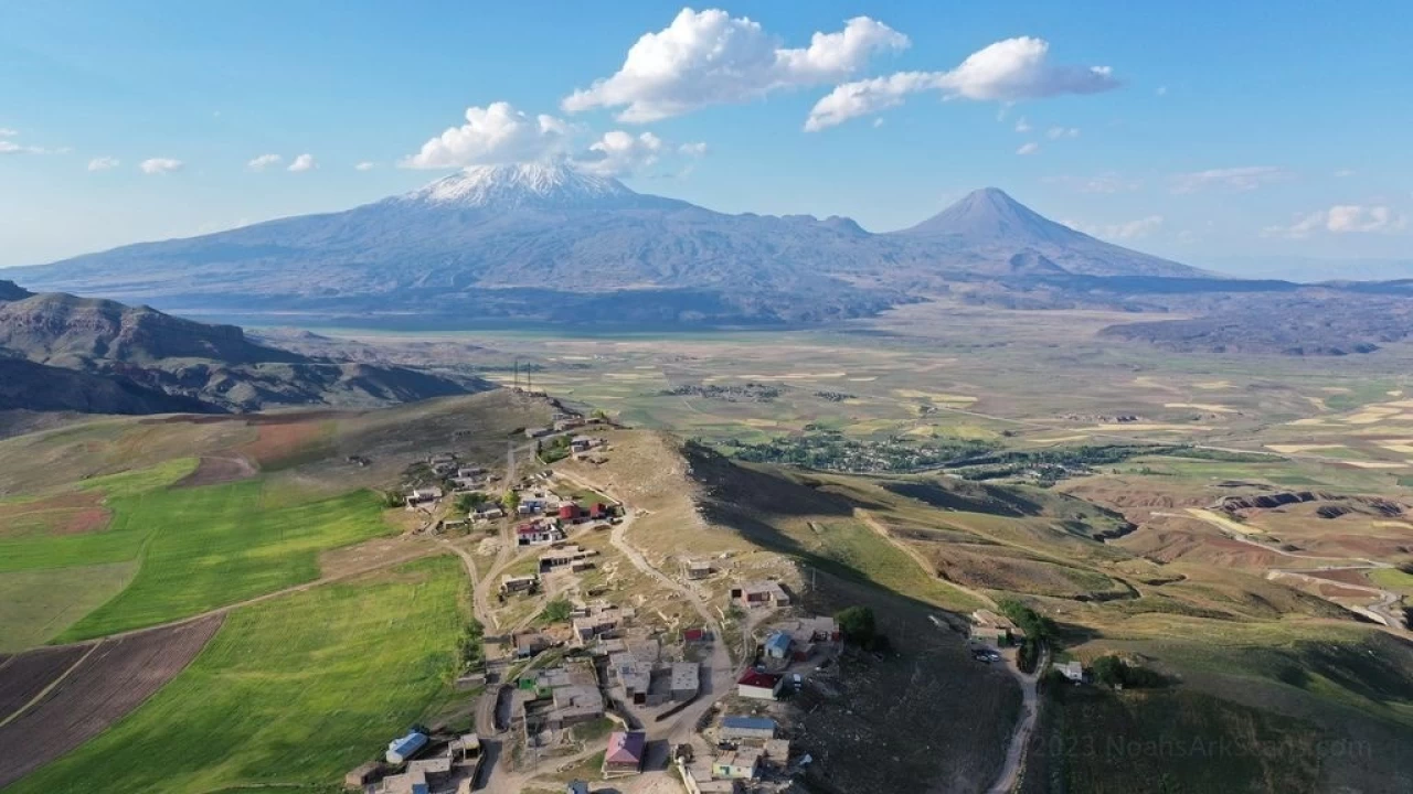 Ağrı Dağı takke buzulu hızla eriyor