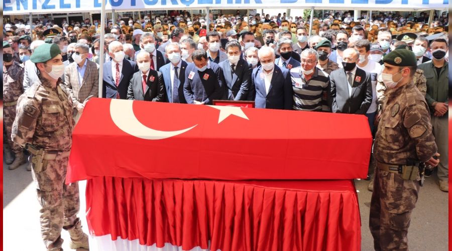 Ağrı'da şehit düşen özel harekatçı Denizli'de toprağa verildi