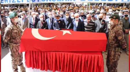 Ağrı'da şehit düşen özel harekatçı Denizli'de toprağa verildi