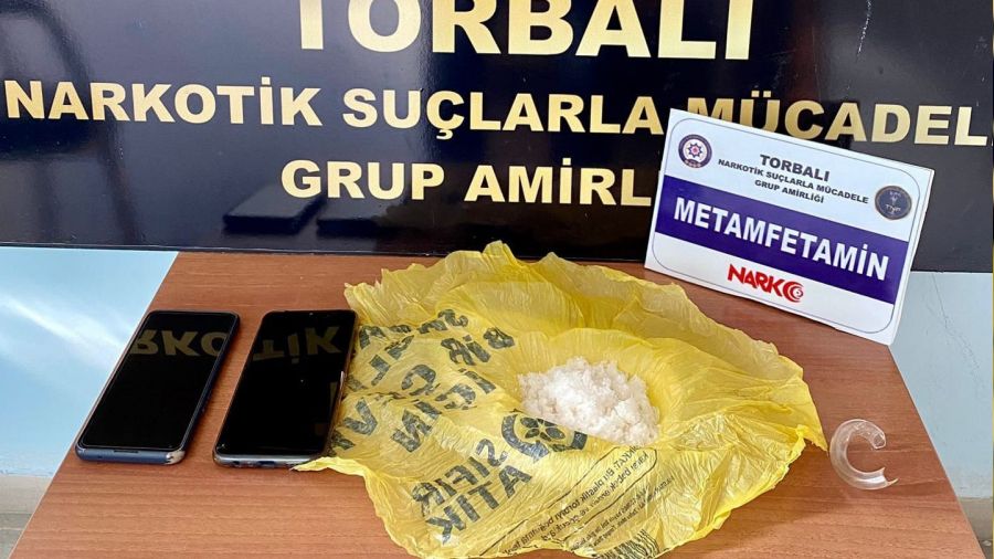 Aile g�r�n�ml� uyu�turucu tacirleri tutukland�