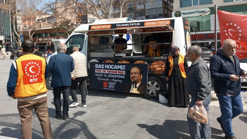 Aksaray�da Prof. Dr. Haydar Ba� i�in vefa bulu�mas�