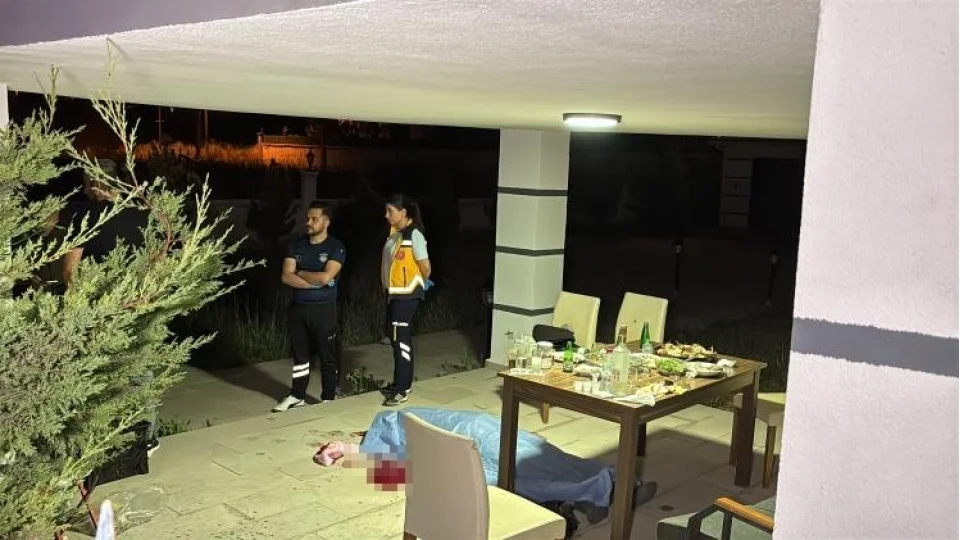 Aksaray'da villa bah�esindeki i�ki masas�nda cinayet: 1 �l�