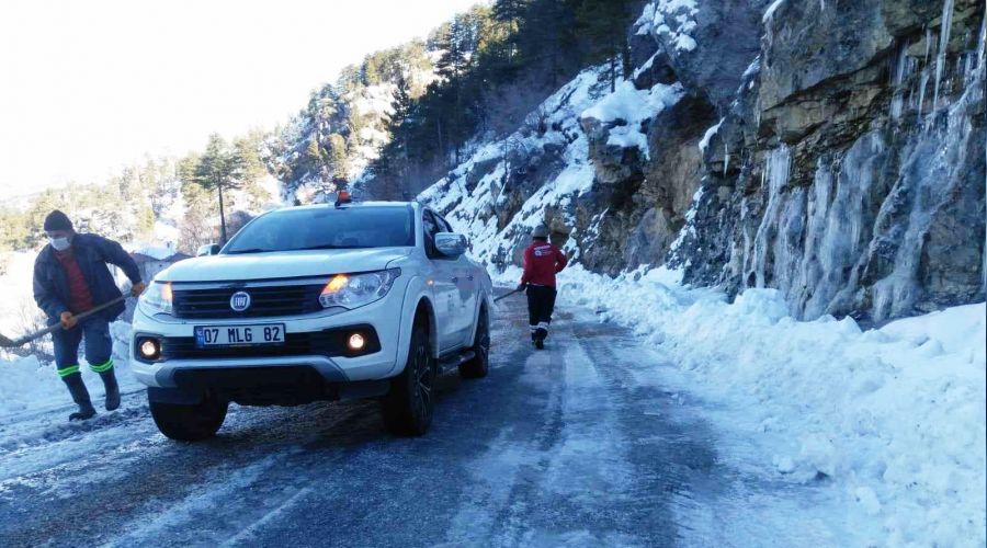 Alanya'da 11 araç 40 vatandaş mahsur kaldı