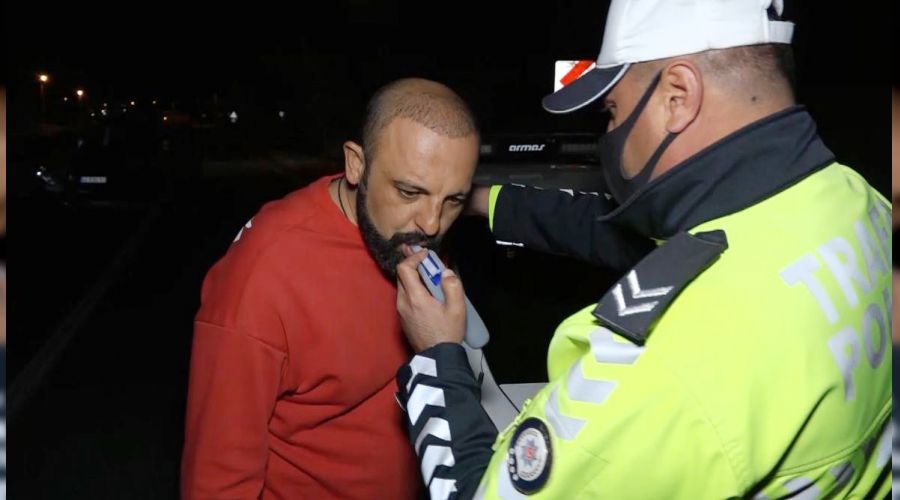 Alkollü sürücü 'çok mu içmişim'' diye polise sordu