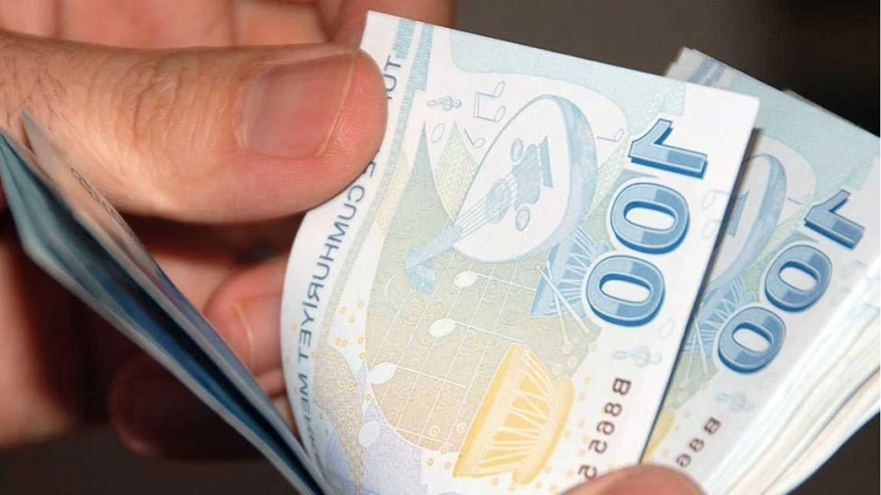 Allah Kur'an'da cömertleri metheder