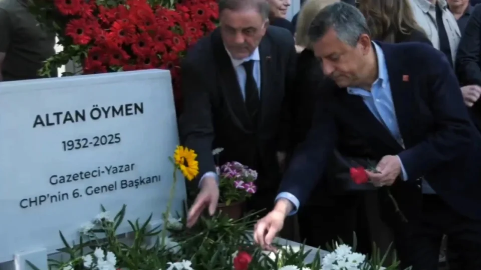 Altan �ymen, vefat�n�n birinci y�l�nda kabri ba��nda an�ld�