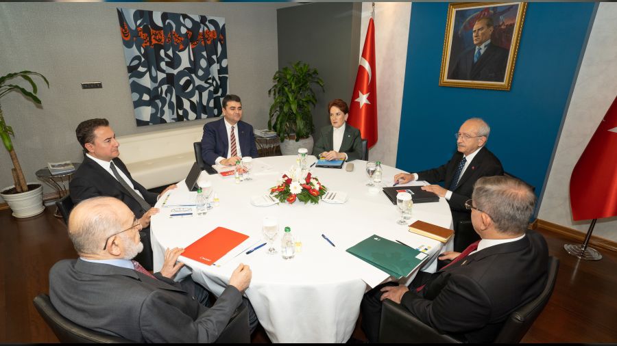 Alt�l� Masa'n�n en uzun toplant�s� sona erdi