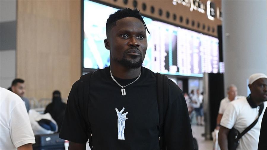 Amartey imzaya geldi