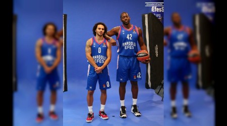 Anadolu Efes'in yeni kadrosu ve formalar hayran brakt