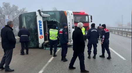 Ankara'da yolcu otobs devrildi