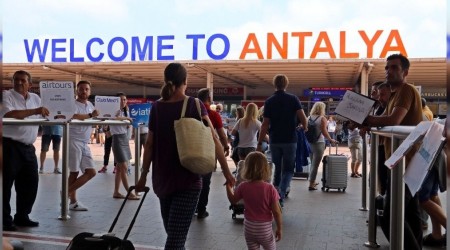 Antalya 10 ayda 3 milyon 276 bin turist ağırladı