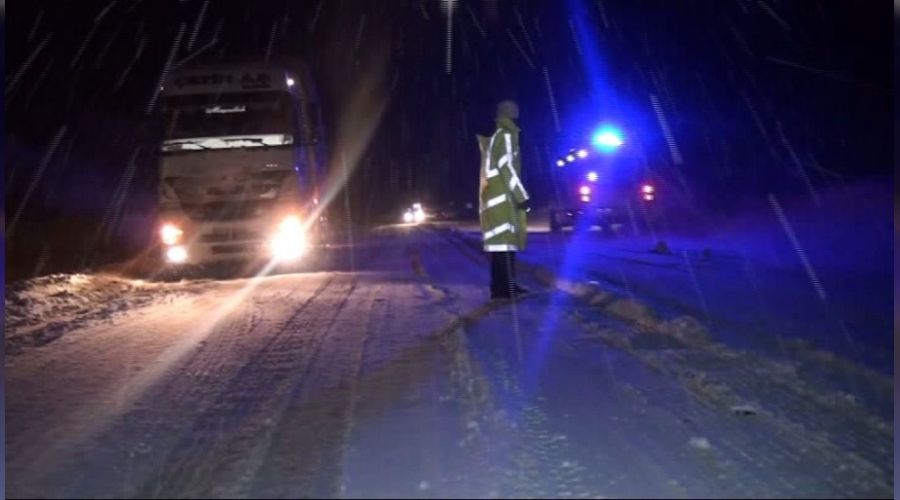 Antalya-Denizli kara yolu yoğun kar yağışı nedeniyle ulaşıma kapandı
