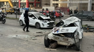 Antalya'da 3 aracın karıştığı kazada 2 kişi öldü, 3 kişi yaralandı
