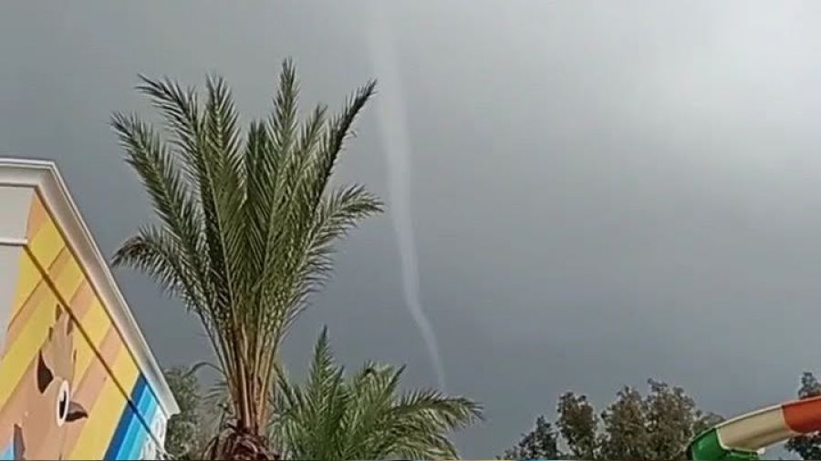 Antalya'da korkutan hortum