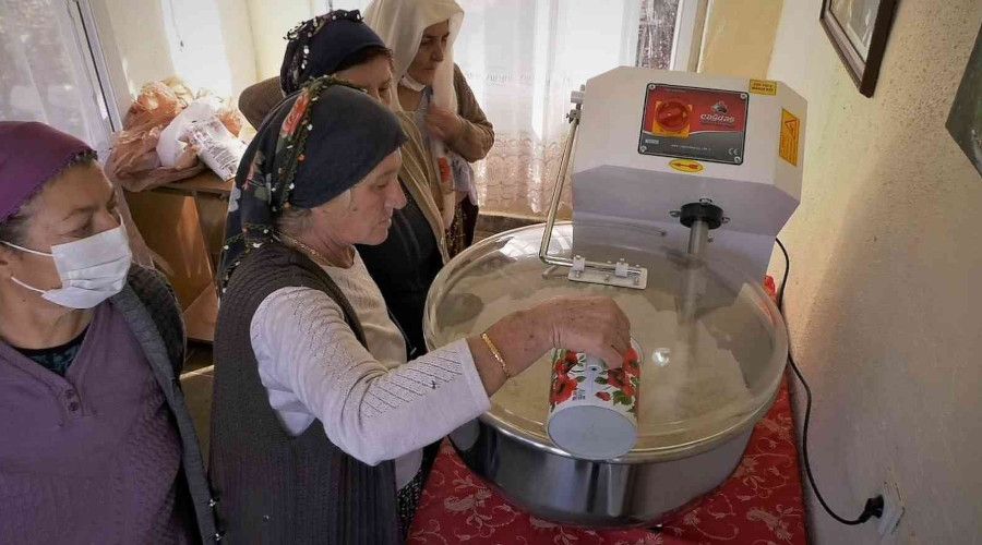 Antalya'nın kırsal mahallelerine hamur yoğurma makinesi desteği