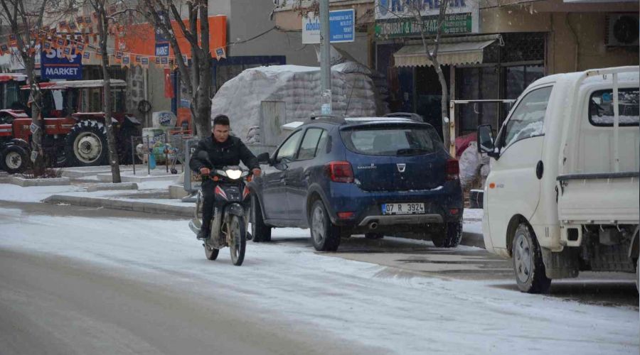 Antalya'nn Korkuteli ilesinde kar sevinci