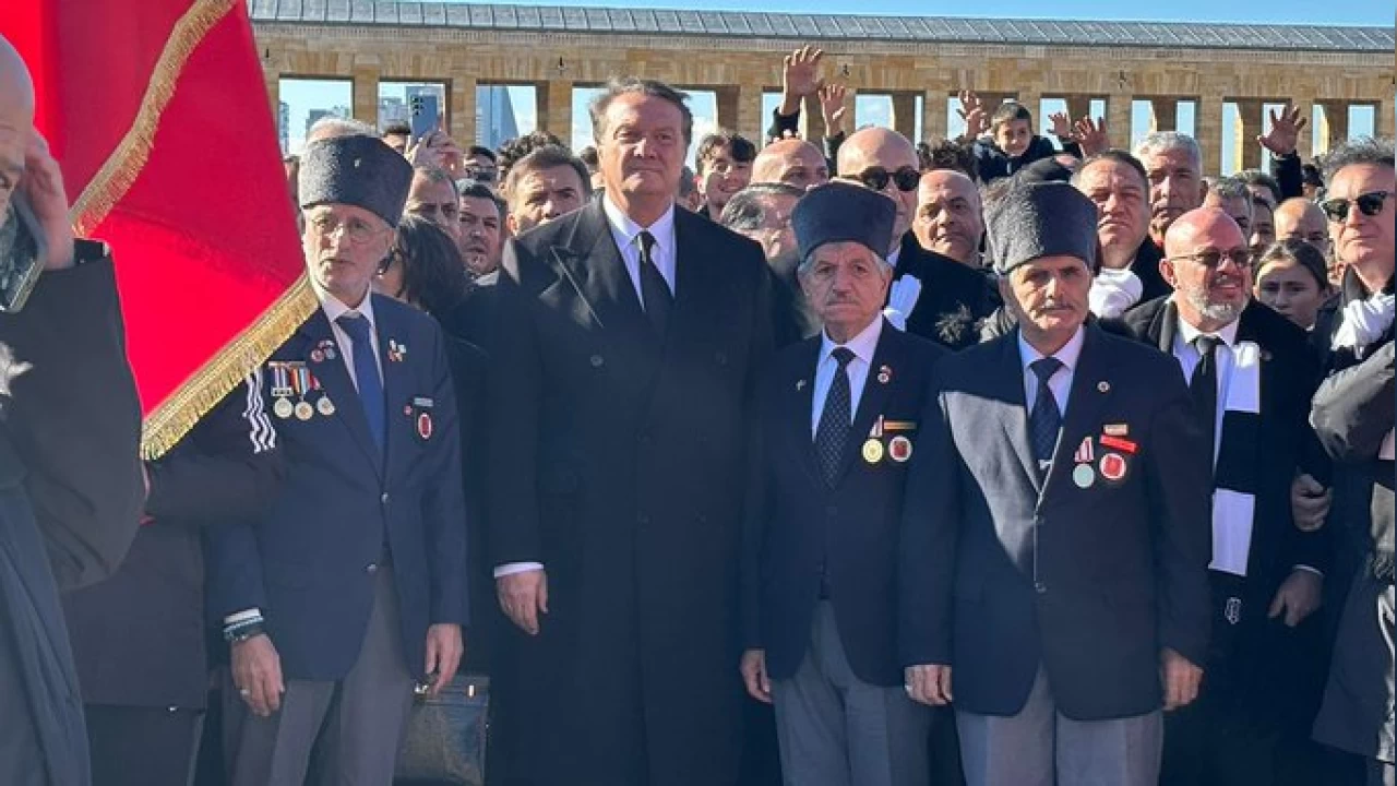 Arat, Ata'nın huzurunda ant içti