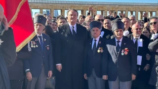 Arat, Ata'nın huzurunda ant içti