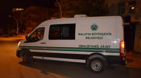Arkadaşlık kurmak istediği kızın babasını öldürdü