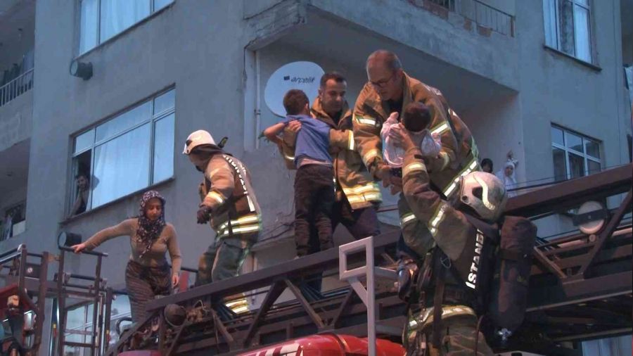 Arnavutk�y'de can pazar�, mahsur kalanlar� itfaiye ekipleri kurtard�