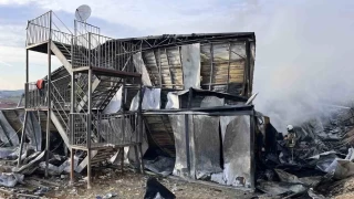 Arnavutköy'de inşaat işçilerinin kaldığı konteyner yandı