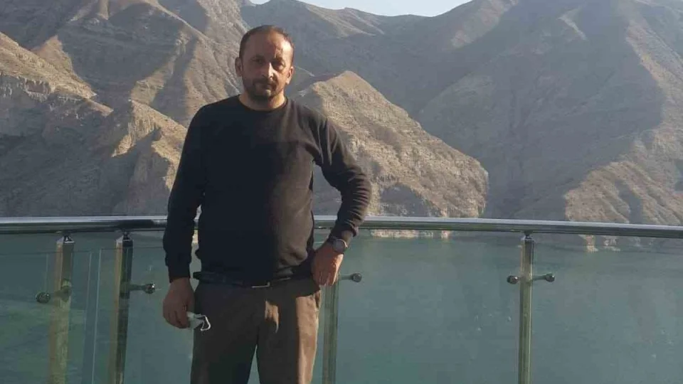 Artvin'de ��retmen ara� i�inde �l� bulundu