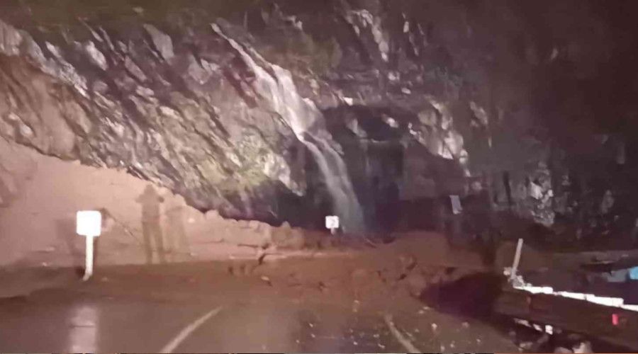Artvin'de �iddetli ya��� heyelana neden oldu