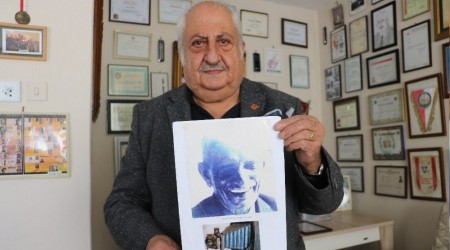 Aşık Veysel'in yüzlerce fotoğrafını saklıyor