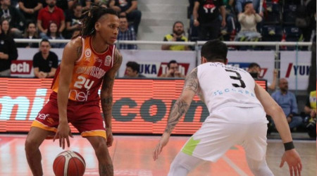Aslan, Mitrovic ile çıktığı ilk maçı kazandı