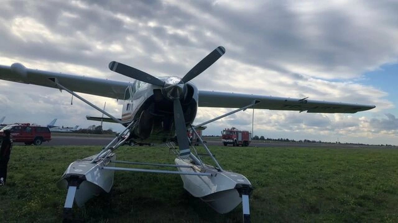 Atatürk Havalimanı'na iniş yapan özel uçak pistten çıktı