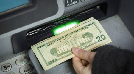 ATM'ye sahte dolar yatırıp gerçek para çektiler