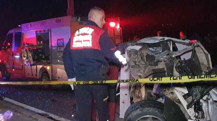 Ayd�n'da katliam gibi kaza; 2 �l� 3 a��r yaral�