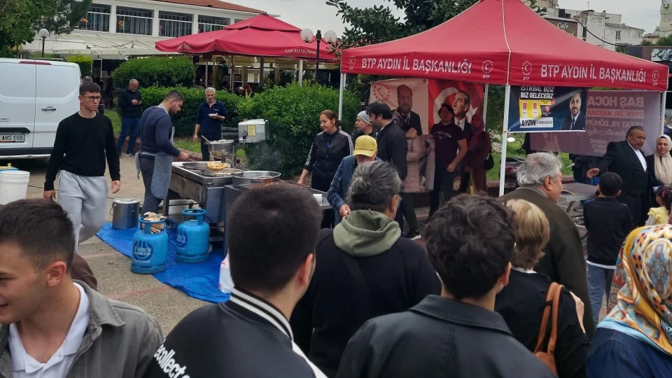 Ayd�n�da Prof. Dr. Haydar Ba� an�s�na anlaml� ikram