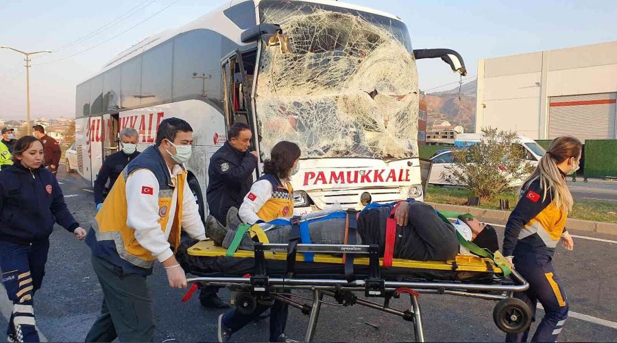 Ayd�n'da trafik kazas�: 1'i a��r 22 yaral�