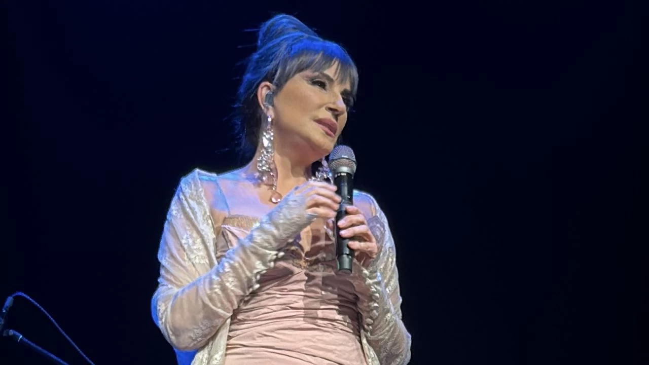 Ayşegül Aldinç İstanbul'da konser verdi