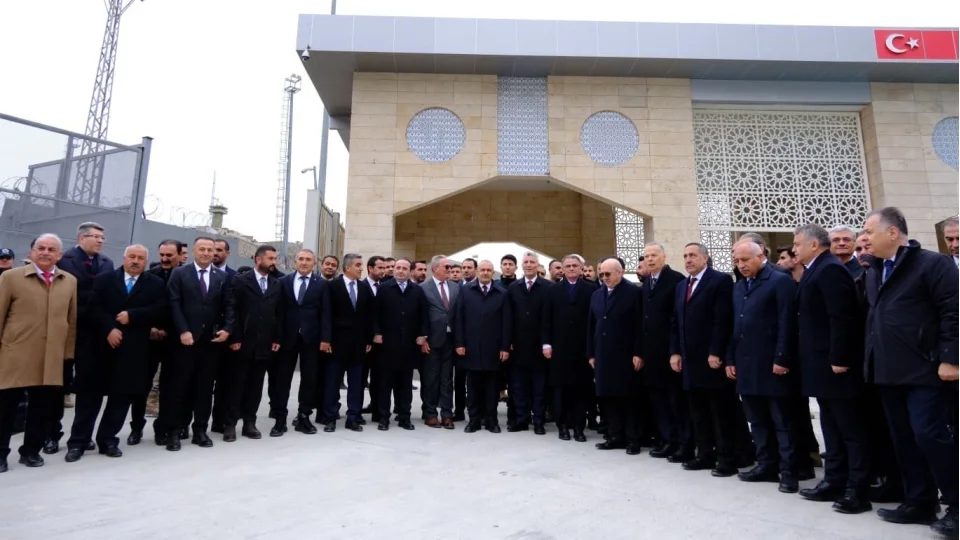 Bakan Bolat: "�ran'a a��lan kap�larda sorun yok"