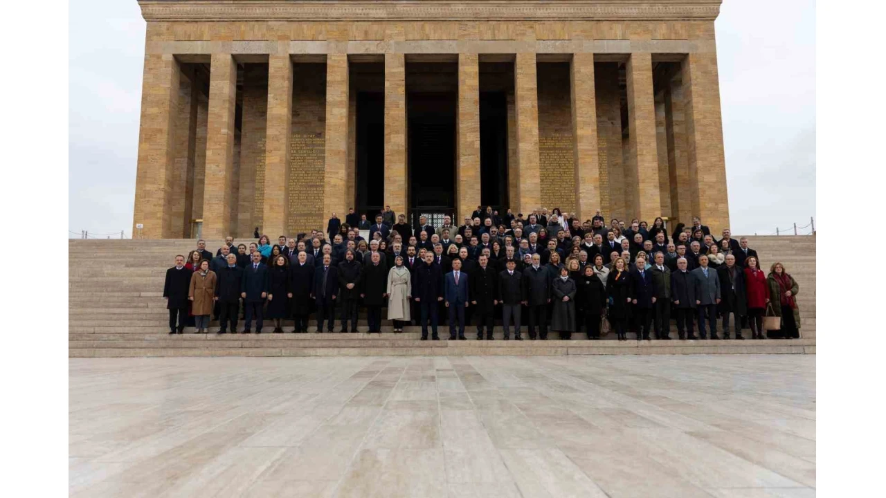 Bakan Fidan, b�y�kel�ilerle An�tkabir'i ziyaret etti