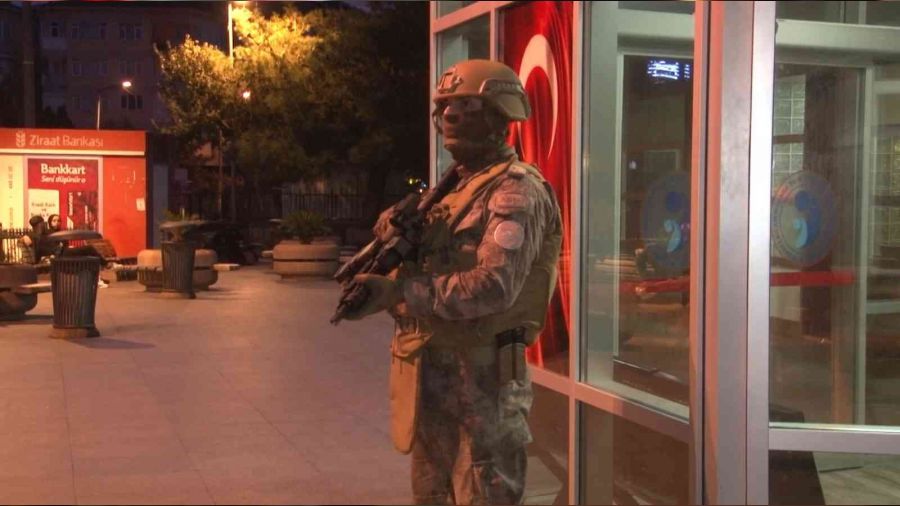 Bakırköy'de hastane önünde silahlı saldırı: 1 ölü 2 yaralı