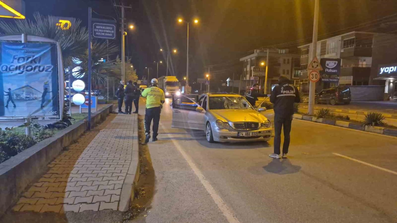 Bart�n'da otomobilin �arpt��� kad�n a��r yaraland�