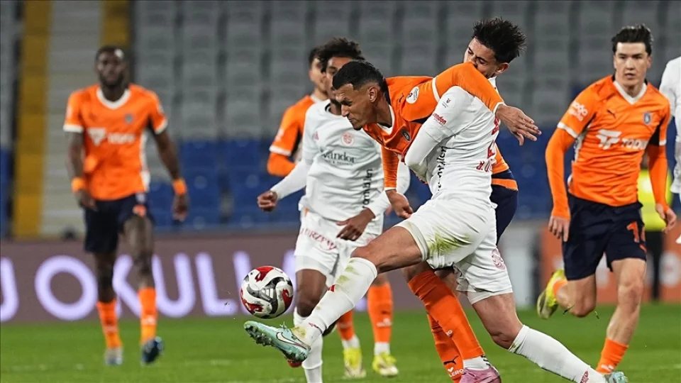 Ba�ak�ehir ile Antalyaspor ma��ndan gol sesi ��kmad�