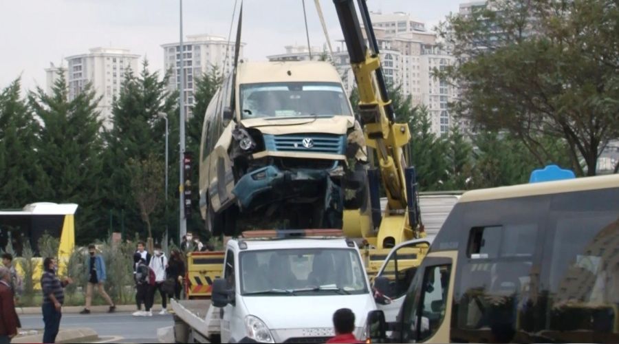 Ba�ak�ehir'de minib�s�� ter�r�