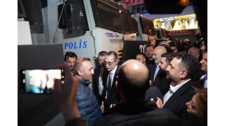 Başkentte izinsiz gösteriye müdahale eden 1 polis yaralandı