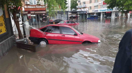 Başkent'te tekne gibi araba bağladılar