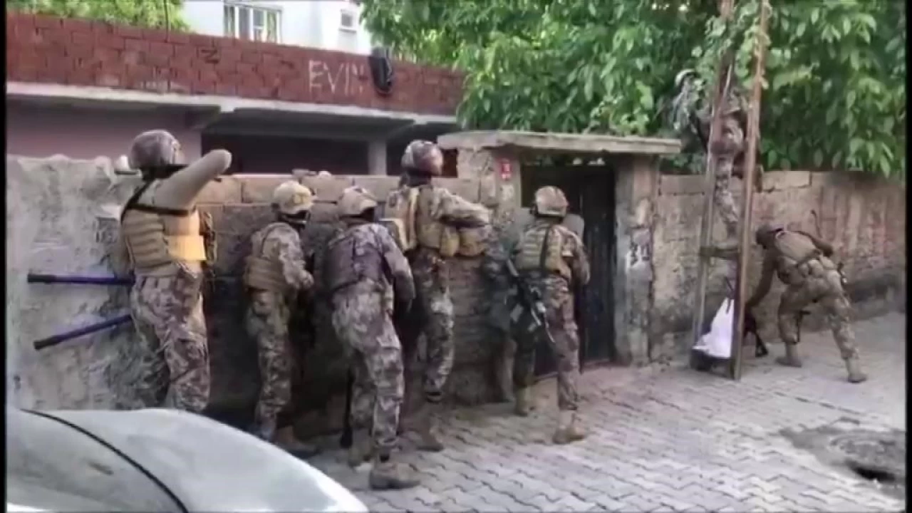 Batman'da PKK/KCK'nın sosyal medya ayağına operasyon: 7 gözaltı
